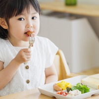 【夏休み初日の朝】小1の子ども「いただきます」というかと思いきや…“まさかの発言”に驚き！