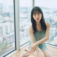 AKB48山内瑞葵、ほっそり美脚のベビードールSHOTにドキッ！人生初の水着＆ランジェリー撮影にも挑戦