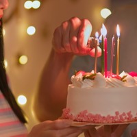 イタリアのホテルで“誕生日ケーキ”に火をつけた瞬間！？“あまりの奇跡”に「笑いが込みあげました」