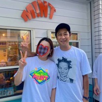 パンサー尾形、妻・あいさんと寄り添うラブラブ夫婦SHOTに「お似合い」「パパさん、やっぱり素敵」の声