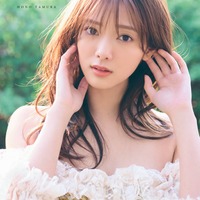 田村保乃「隣の席になりたい」通常版表紙／撮影：三瓶康友