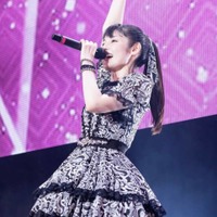 道重さゆみ、アイドル全開なステージSHOTに反響「キラキラしてる」「素敵すぎ」