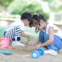 【プレ幼稚園で】1人遊びが大好きな”2歳児”。公園で他の子と遊ばせると⇒”予想外の行動”に「知らない間に成長している」