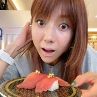 4児の母・hitomi、子供たちとの外食SHOTを公開「お休みはみんなで回転寿司」