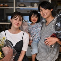 松本若菜、倉田瑛茉、松村北斗（C）TBS