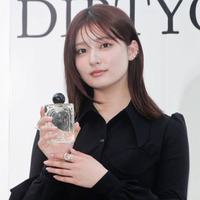 「美しすぎるビジュ」吉川愛、明るくなったNEWヘアカラーの秋服SHOTに反響「大人っぽくて最高に素敵」