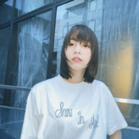 のん、白Tシャツ×デニムで爽やかに！透明感あふれるシンプルコーデの私服SHOT披露「今日は秋の風だ」