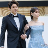 「第22回 ベストフォーマリスト」授賞式に登壇した内田篤人、吉岡里帆（C）モデルプレス