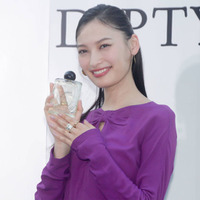 大政絢、美ボディ際立つドレスSHOTに称賛の声「プリンセスみたい」「美人すぎます」