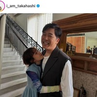 高橋愛、夫・あべこうじへの愛がダダ漏れ！抱きつきSHOTに「ラブラブすてき」「可愛いーー」の声