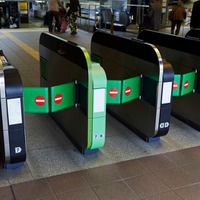 駅のホームで高齢の女性が足をくじき…→すると、駅員が声をかけ！？仕事ができる対応に「感動」「朝から前向きな気持ちに」