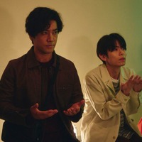 桐谷健太、影山拓也「Qrosの女」第2話（C）「Qrosの女」製作委員会