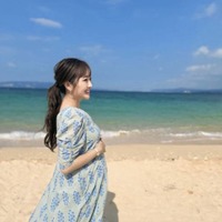 菊地亜美、第2子妊娠を報告！お腹に手を当てた笑顔SHOTを公開「来春出産予定です」