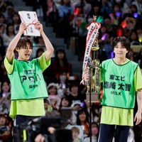 優勝した車エビのアロハ、塩崎太智、（C）「DAN！DAN！EBiDAN！」製作委員会／笹森健一、高橋定敬