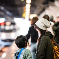 駅で、ぐずる子ども。なぜか駅員が近づいてきて…私「何事？」まさかの神対応に『驚き』『知らなかった』