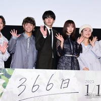 映画「366日」最速試写会舞台挨拶に登場した（左から）許田信介、新里英之、赤楚衛二、上白石萌歌、仲宗根泉、名嘉俊（C）モデルプレス