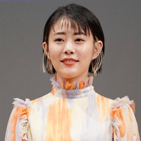 高畑充希、美デコルテあらわのブラックドレスSHOTに反響「美しすぎます」「とても綺麗」