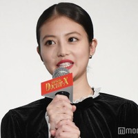 舞台上で涙ぐんだ今田美桜（C）モデルプレス