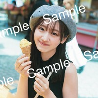 佐々木美玲「陽射しのパレード」封入ポストカード（C）撮影／熊木優（io）