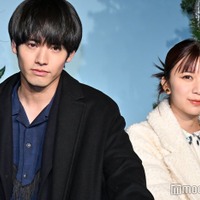 「366日」のクリスマスツリー点灯式に出席した赤楚衛二、上白石萌歌（C）モデルプレス