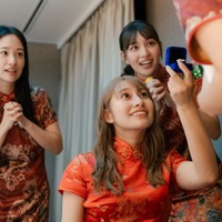 藤間爽子、桜井玲香、北村優衣「つづ井さん」第11話（C）つづ井／文藝春秋／「つづ井さん」製作委員会