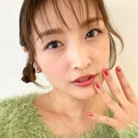 石川梨華、美肌際立つピンクメイクSHOTに反響「最強かわいすぎる」「いつまでも衰えない美貌」