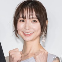 フリー転身後初の公の場 に登壇した篠田麻里子（C）モデルプレス