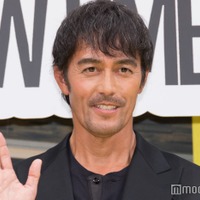 ジャパンプレミアに出席した阿部寛（C）モデルプレス