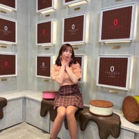 譜久村聖、ほっそり美脚の際立つミニスカコーデにファン悶絶「可愛くてたまりません」「理想の女性」