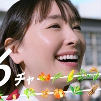 新垣結衣／新テレビCM「16チャージ！交差点」編より（提供写真）