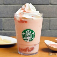 白桃と桜わらびもち フラペチーノ（C）モデルプレス