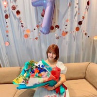 第1子妊娠発表の宇野実彩子、ソロデビュー7周年を笑顔で報告「愛いっぱいなスタッフさんと活動できて、本当に幸せ」