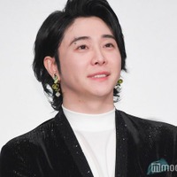 眉ピアスがきらめく大森元貴(C)モデルプレス