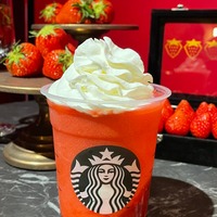 THE 苺 フラペチーノ（C）モデルプレス