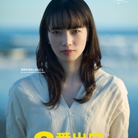 小松菜奈(C)2025 映画「8番出口」製作委員会