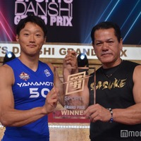 モデルプレスの取材に応じた山本良幸、山田勝己(C)モデルプレス