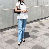 初夏といえばこの組み合わせ！白×ライトデニムの爽やかスタイル【40代の毎日コーデ】