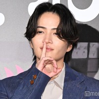 秘密ポーズを決める菊池風磨(C)モデルプレス