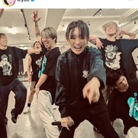 浜崎あゆみ、自然体な笑顔あふれるダンサーらとのリハSHOTに「真剣に楽しむ感じが伝わる」「かわいい～」の声