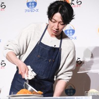 卵の“お布団掛け”に挑戦する相葉雅紀(C)モデルプレス
