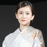 前田敦子、美スタイル際立つ私服SHOTに絶賛の声「かっこいい！」「本当に美しい」
