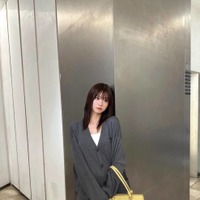 めるる、ほっそり美脚の“萌え袖”コーデに反響「ミニがお似合い」「めちゃ可愛すぎ」