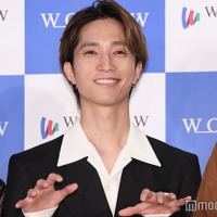 “群凶”ポーズで決める田中樹(C)モデルプレス