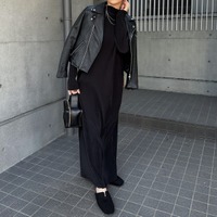 重く見えないオールブラックコーデの秘訣とは？洗練された辛口モードの絶妙バランス【40代の毎日コーデ】