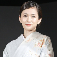 前田敦子、“幸せ空間”『人事の人見』共演者らとの笑顔オフSHOTに反響「いい現場ですね」「楽しそう」