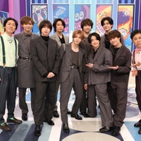 (左から)矢部浩之、薮宏太、伊野尾慧、高木雄也、山田涼介、八乙女光、知念侑李、中島裕翔、有岡大貴、岡村隆史(C)フジテレビ