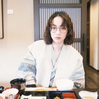 のん、眼鏡＆浴衣姿の温泉旅行SHOTにファンうっとり「透けるように美しい」「こんなお写真見たかった」