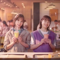宮崎あおい、広瀬すず/新TVCM「寄り道マック 夕方のピーチ」篇より(提供写真)
