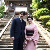 トミー・バストウ、高石あかり(C)NHK
