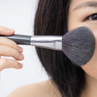 まさか使ってないよね!? 周囲から「お育ちの悪い女性」認定されてしまうコスメの特徴は